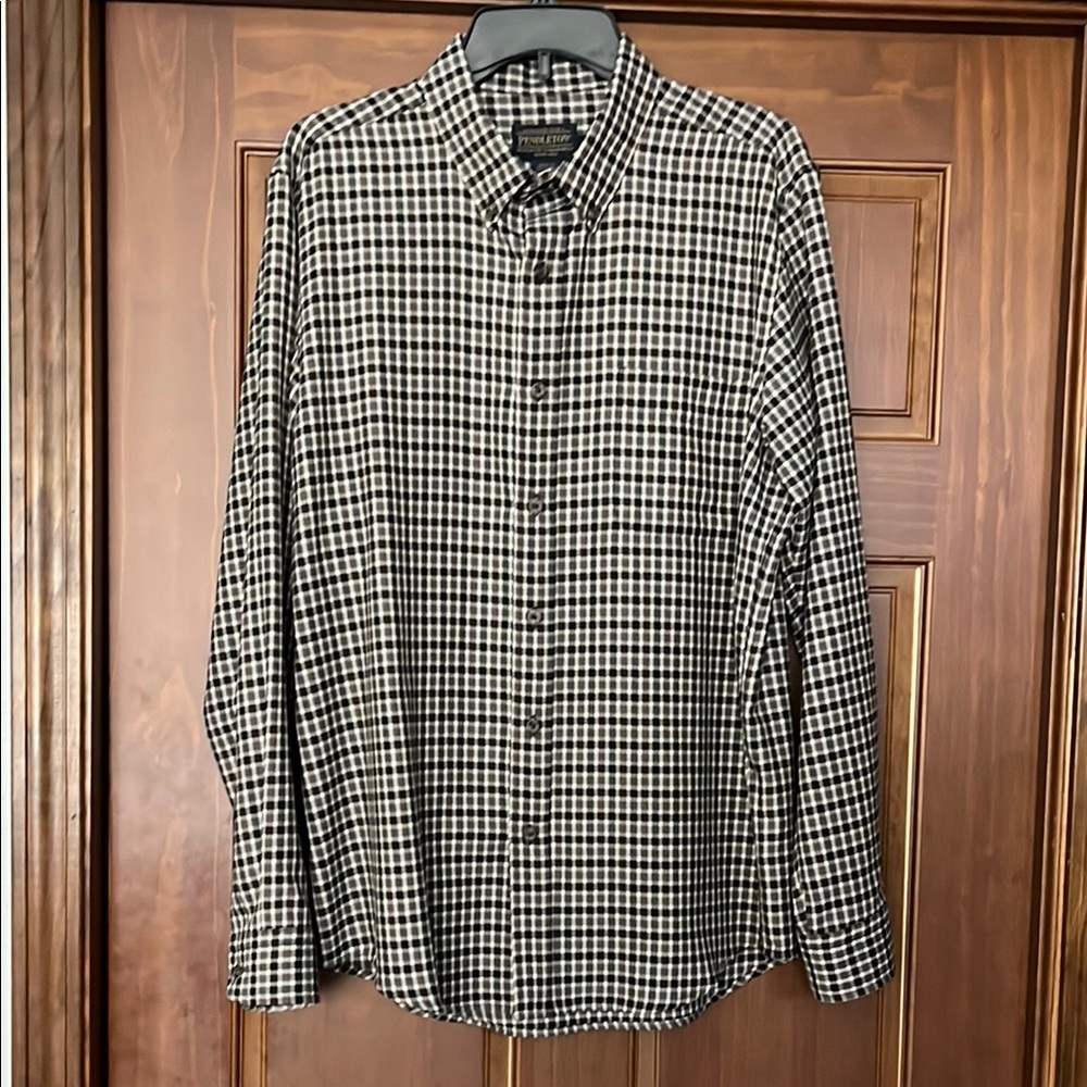 Pendleton Men’s Large Black and Brown Plaid Casual Button Down Shirt